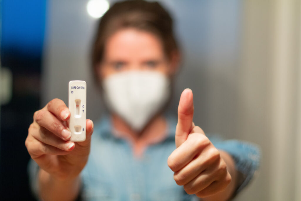 Woman is presenting a negative self-test